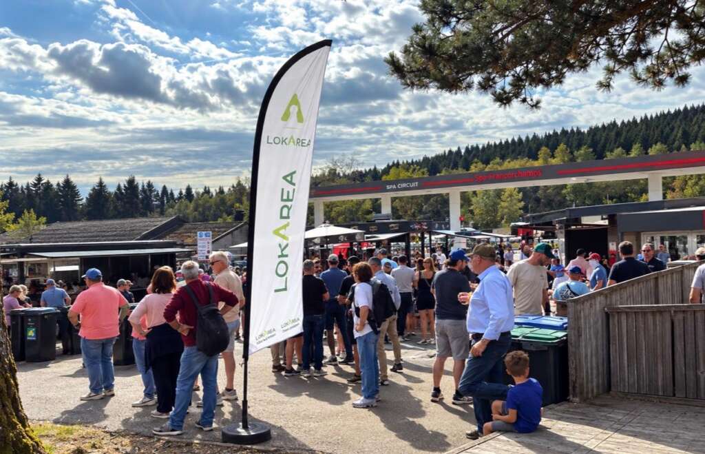 Lokarea soutient les passionnés : appel à candidatures pour notre sponsoring local La voile Lokarea a flotté au Circuit de Spa-Francorchamps, au cœur de l'effervescence des paddocks. Une belle occasion de partager l'énergie d'un événement qui rassemble passionnés, familles et bénévoles. Chez Lokarea, nous croyons à la force du tissu local. Clubs sportifs, associations, comités de quartier, événements culturels ou caritatifs : chaque initiative qui fait vivre une région mérite d'être soutenue.